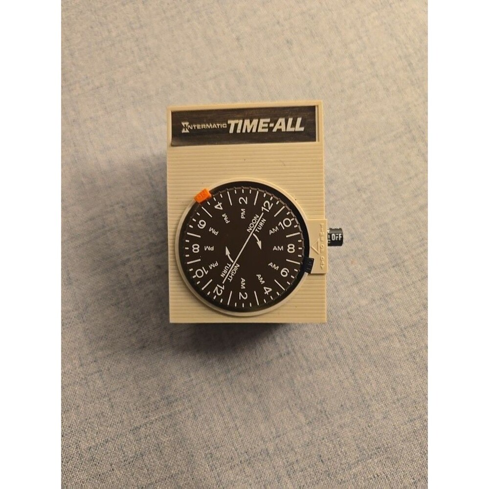 Vintage Intermatic Time-All 24 Hr Lamp Appliance Timer D111